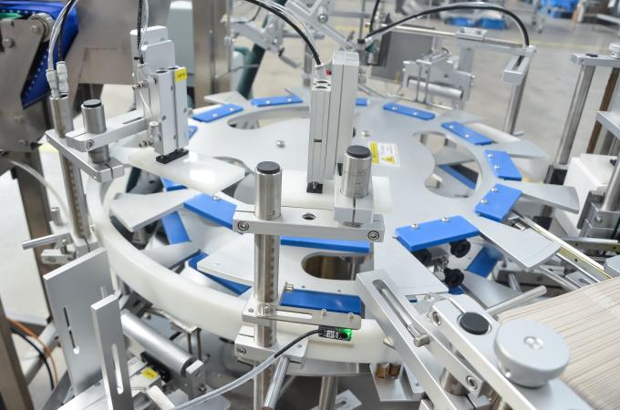 सीई प्रमाणित वर्टिकल कार्टनिंग मशीन टॉर्क ओवरलोड प्रोटेक्शन 400 मिमी डिटेक्शन ऊंचाई 3